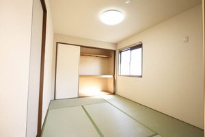 ロイヤルステージ阿倉川 E202号-8