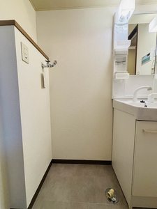 メゾン・ド・ルミエール A101号-12