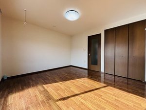 メゾン・ド・ルミエール A202号-3