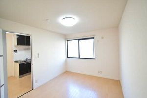 グローリア B101号-4