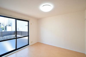 グローリア B102号-4