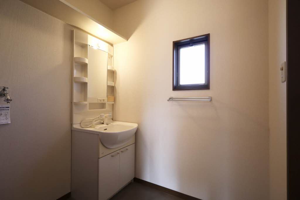 ロイヤルステージ阿倉川 E202号-4