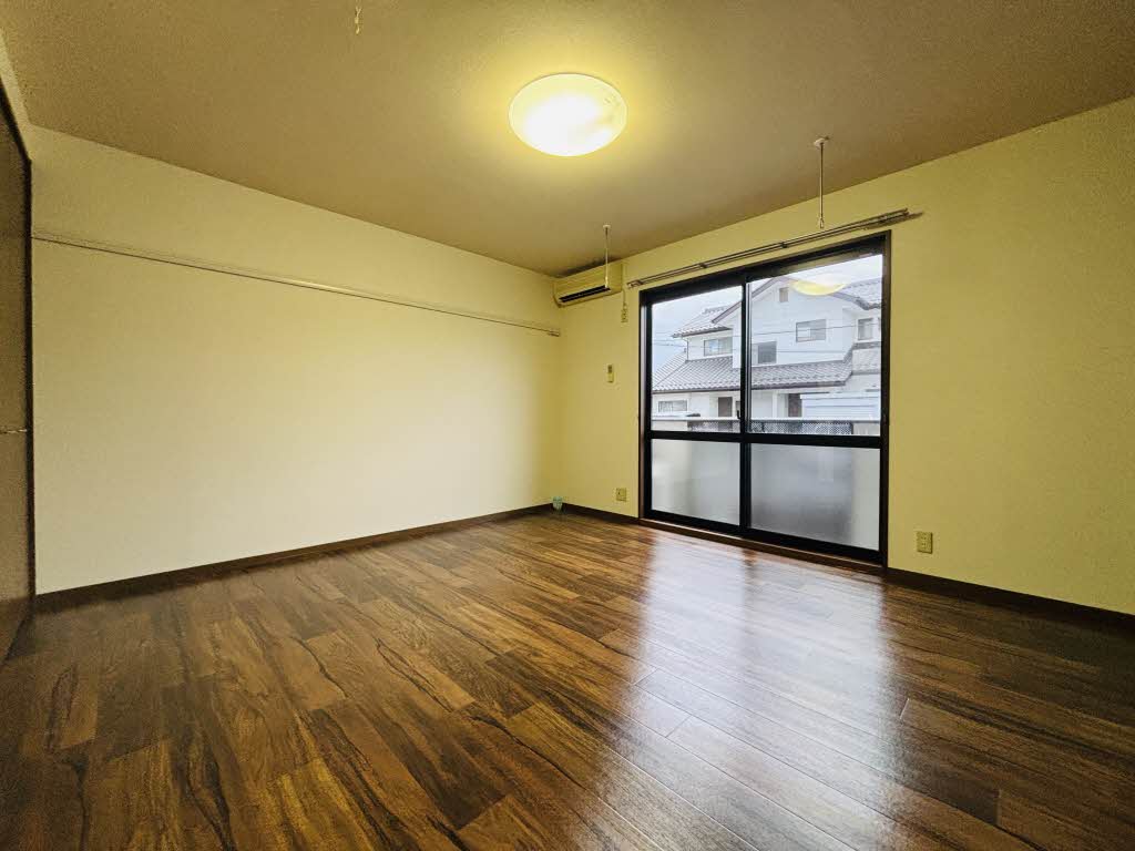 メゾン・ド・ルミエール A101号-5