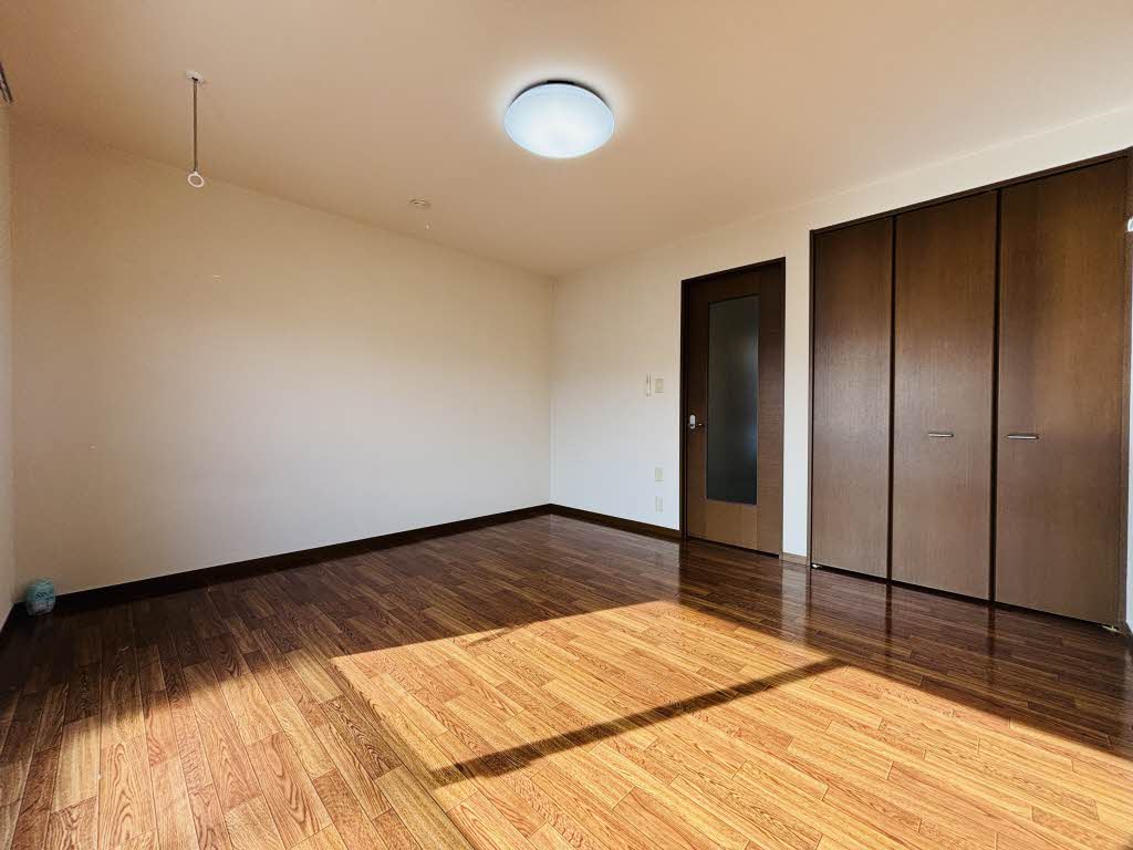 メゾン・ド・ルミエール A202号-3