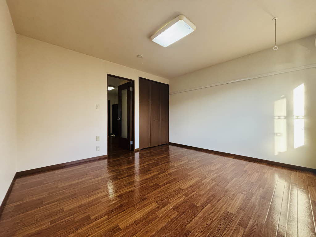 メゾン・ド・ルミエール B202号-4