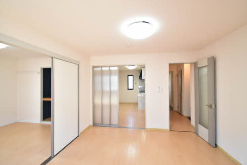 グローリア B102号-2