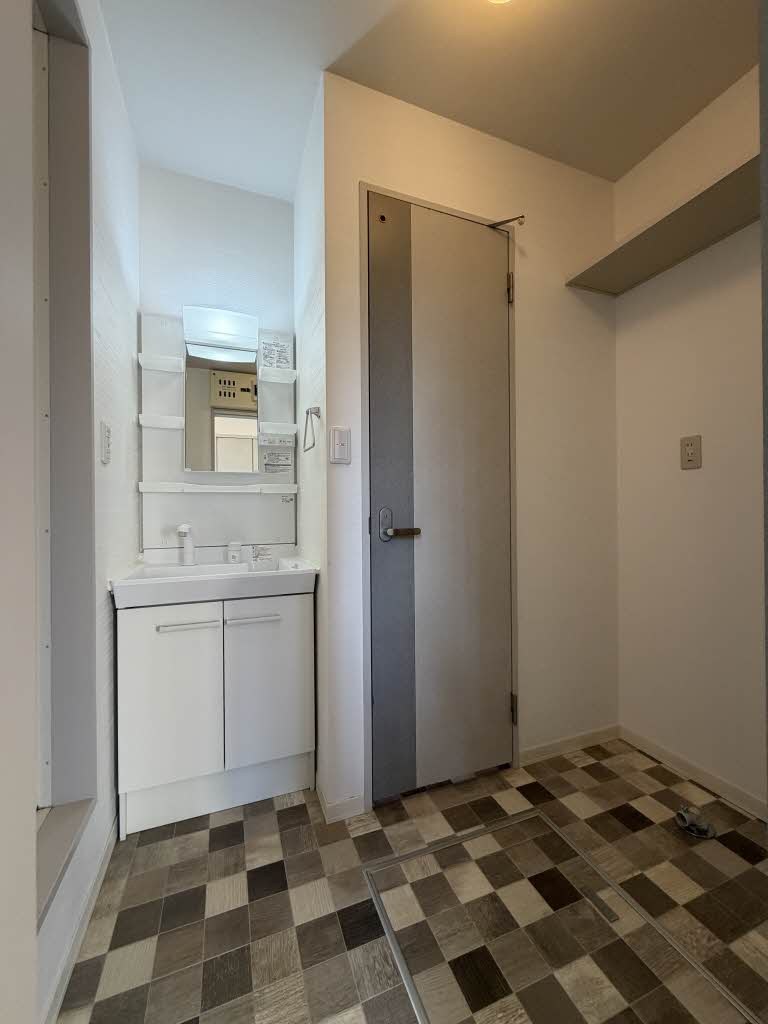 ミレニアム 0102号-4