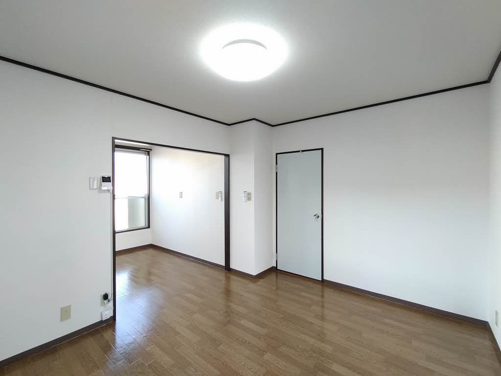 シャイニーグレンジ岡 A201号-2