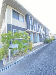 プロヌーブ郡家