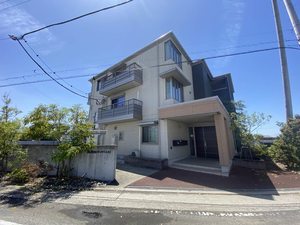 シャーメゾン丸亀 302号-1