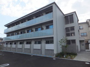 フェルマータ宮の前