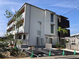 メゾン　ドマーニ東６丁目 302号-1