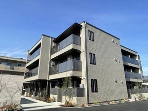 ＢＬＩＳＳ　ＧＲＥＩＧＥ（ブリスグレージュ）