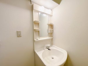 ドミール多治米 B棟 B202号-4