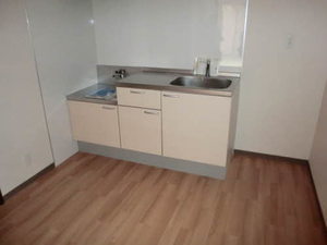 ロイヤルうらべ A棟 A102号-3