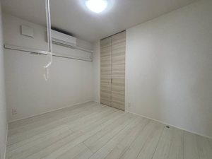 ロイヤルシャーメゾン栗林 303号-4