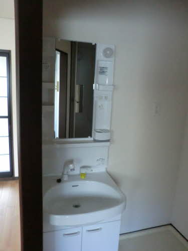 ロイヤルうらべ A棟 A102号-1