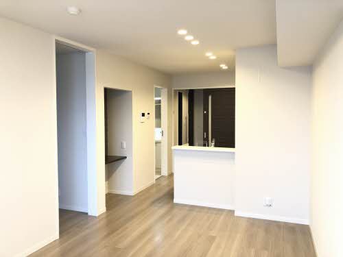 メゾン ドマーニ東6丁目 302号-2