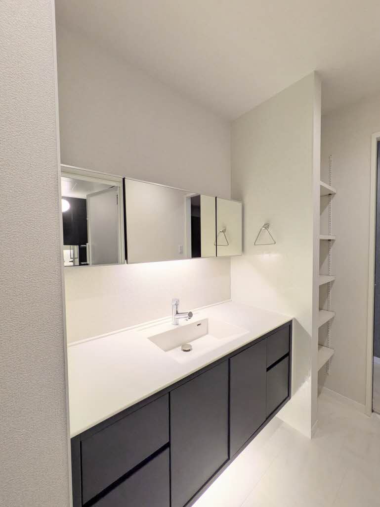 Ａｄｉｍｕ’ｓ　Ａｐｐｅａｒａｎｃｅ A0305号-5