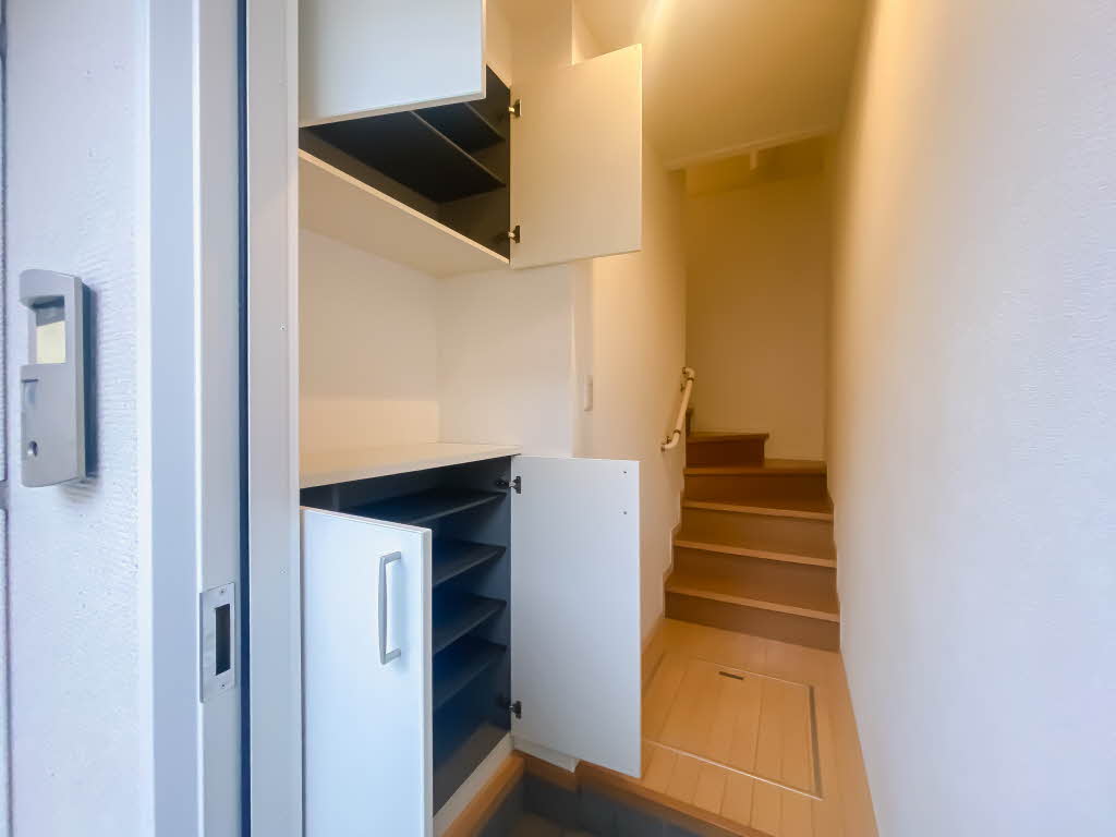 メゾンドローズ　Ｂ棟 B0201号-3