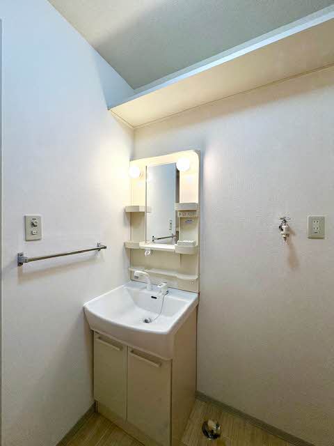 グランドスクウェア B棟 B0201号-4