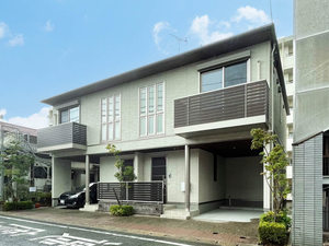 ファミーリア弥生　＊＊