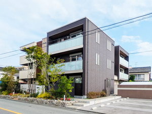 Ｓｈａｍａｉｓｏｎ　ｅｓｔ’　ｍａ－ｍａ　＊＊