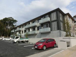 シュロース三国野　＊