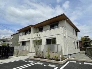 シャーメゾン岡田　＊＊