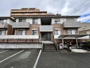 フローラ　Ｂ棟　＊＊