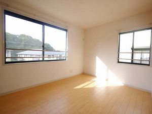 ヴィラ・サンロイヤル E棟 * E0201号-2