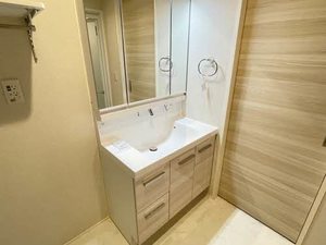 ファミリア新屋敷　＊＊ A0102号-4