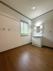 中吉田１丁目貸家-5