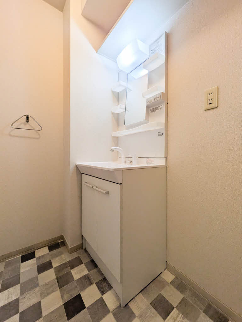 モダニティ八分字　Ｂ棟　＊＊ B0102号-7