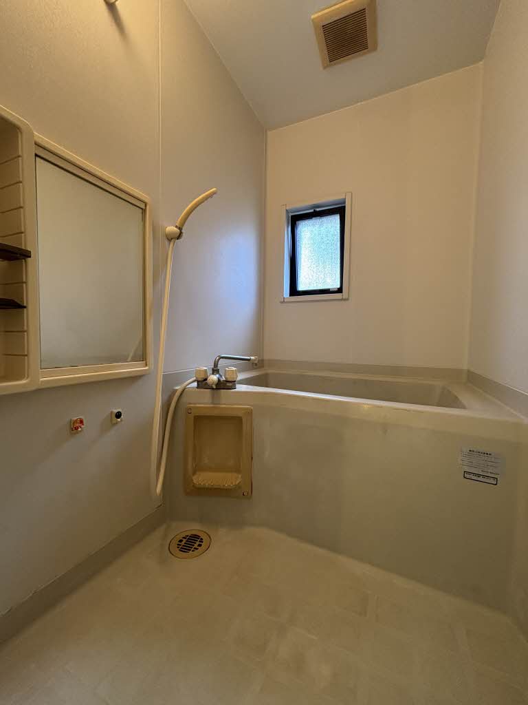 エスポワール吉田　Ｂ棟　＊＊ B0102号-4