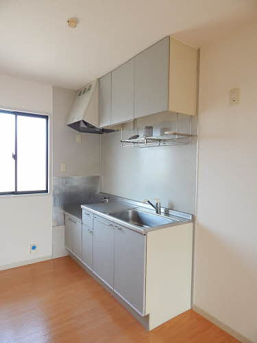 サニーデイ寺崎　＊＊ A0202号-3