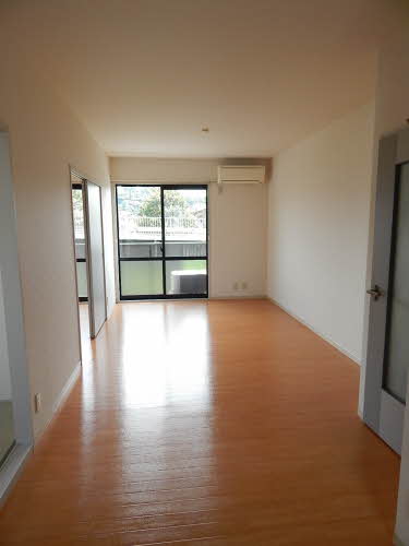 サニーデイ寺崎　＊＊ A0202号-4