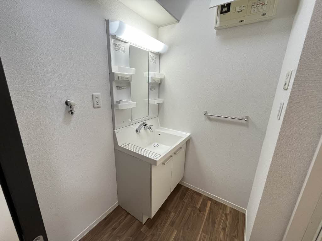 フォレストグリーン名島　Ｃ棟　＊ C0201号-8