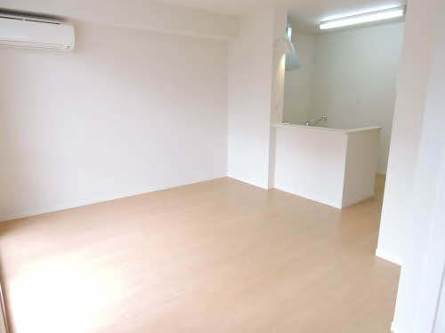 ヴィサージュⅢ　＊ A0102号-3