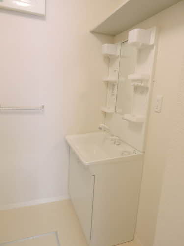 ヴィサージュⅢ　＊ A0102号-9