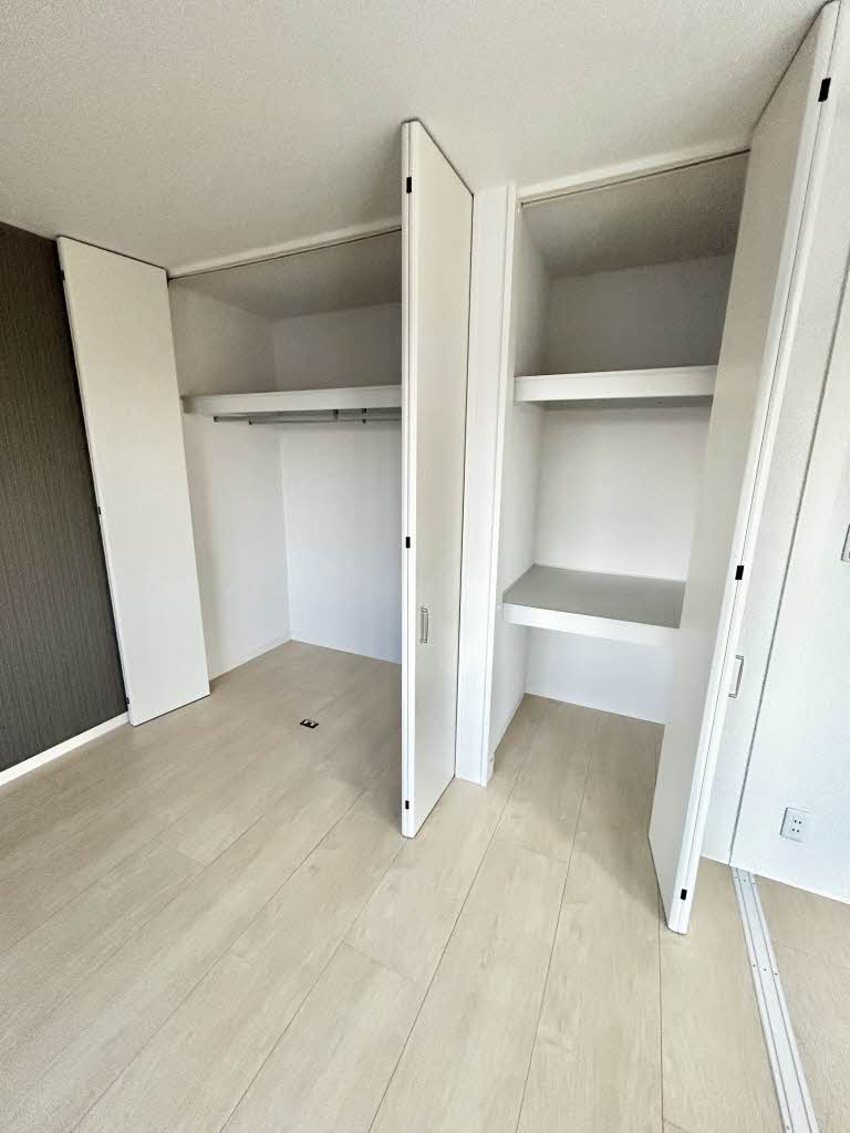 ラ・グルッラ　＊＊ A0302号-8