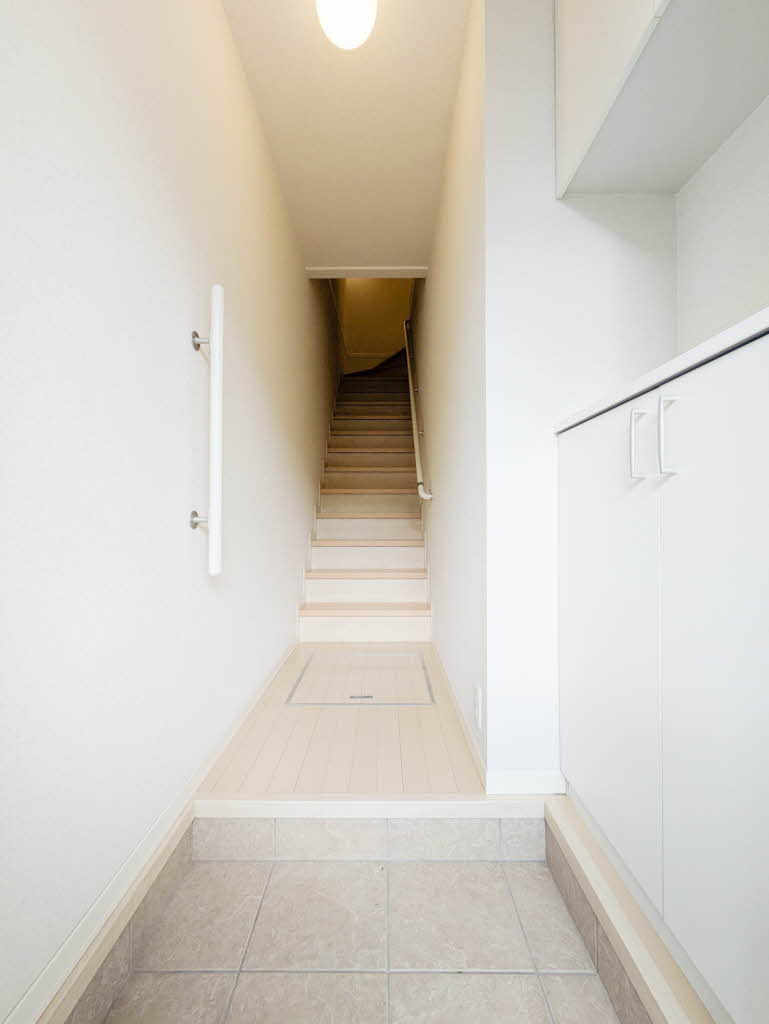 クレストールアベニュー　Ⅰ棟　＊＊ A0202号-11