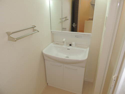 クレストールアベニュー　Ⅱ棟　＊＊ B0101号-4