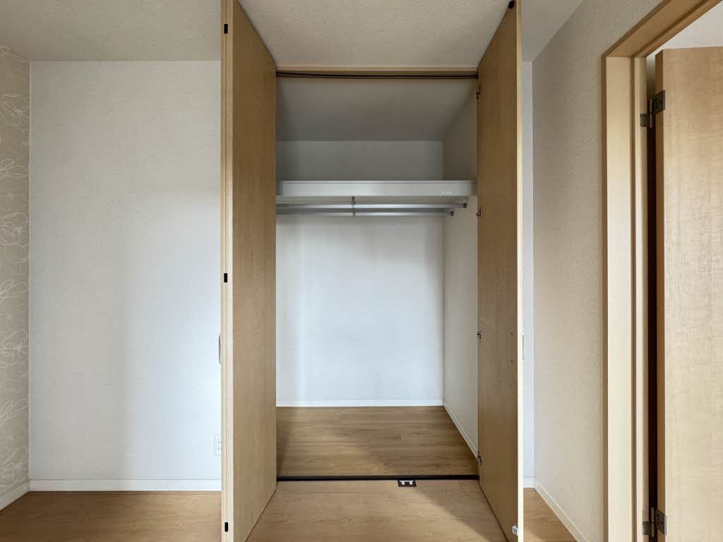 ヴィルヌーブ諏訪野　Ｉ棟　＊＊ I0302号-8