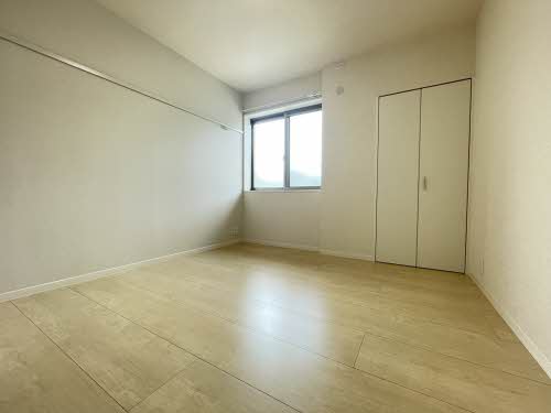 ラ・シャルール．　＊＊ A0103号-9