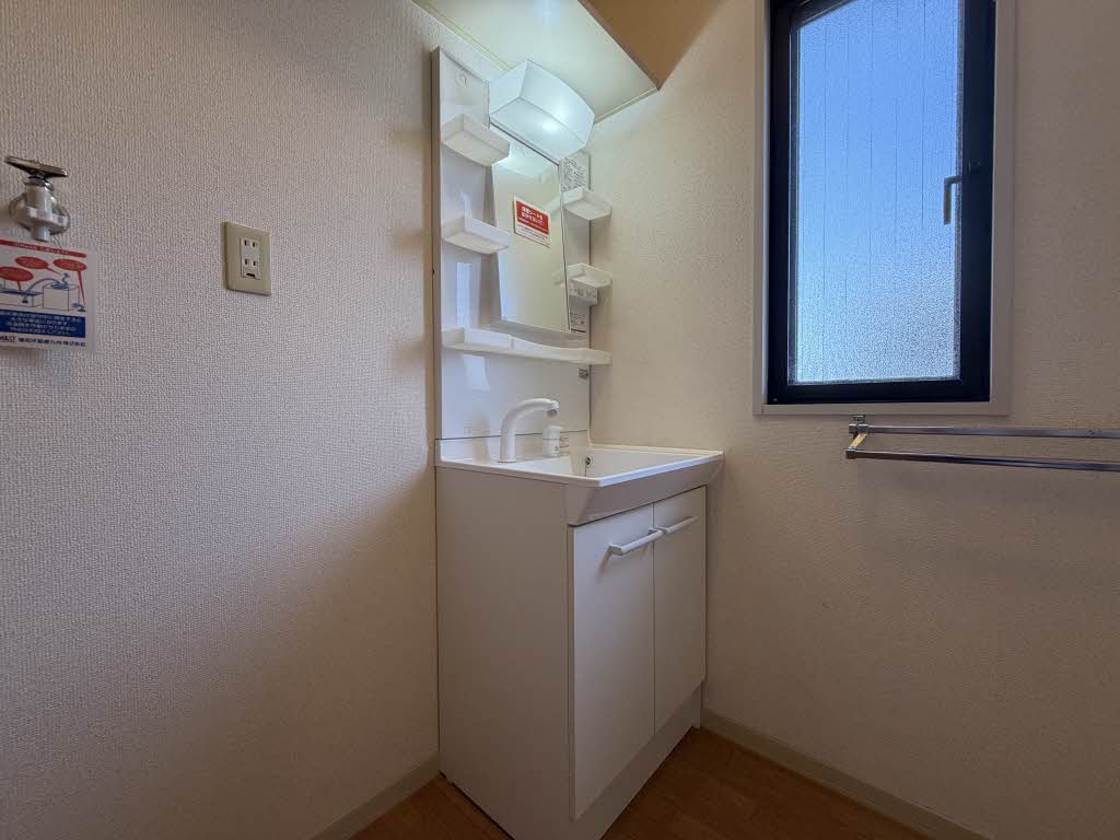 バリュージュ富の原 E棟 E0201号-5