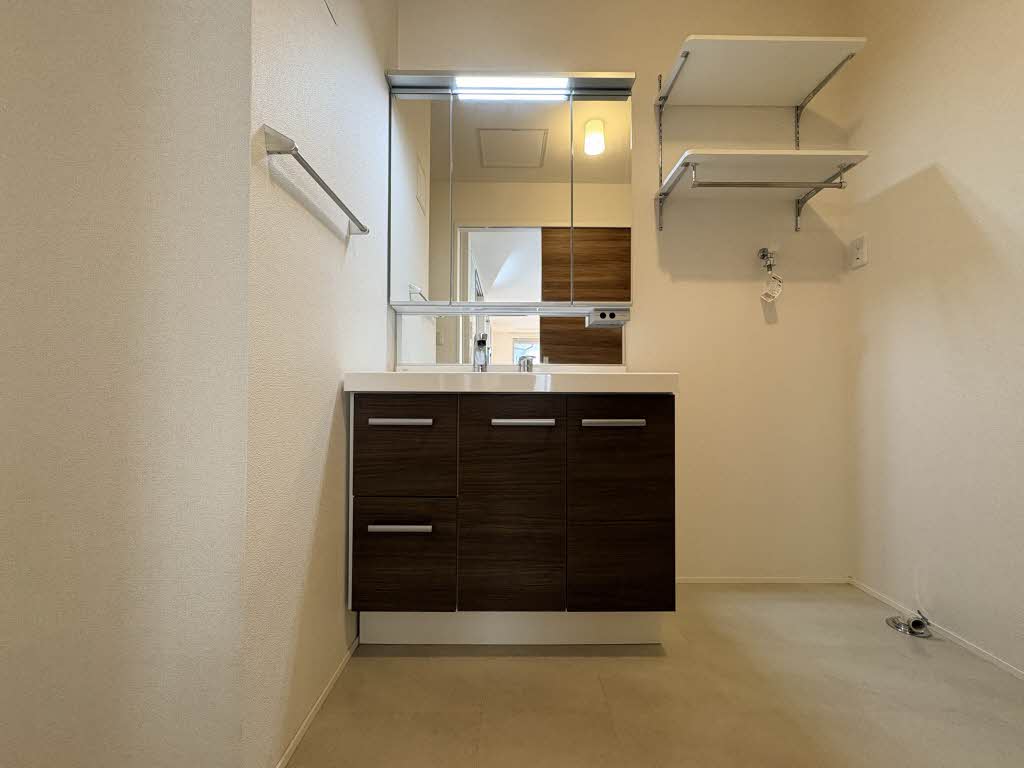 エヌ・ステータス国府 * A0104号-6