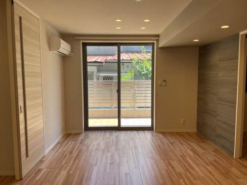 シャーメゾンローツェ国府　＊ A0102号-3