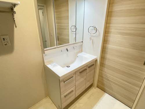 ファミリア新屋敷　＊＊ A0102号-4