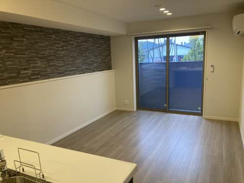 シャーメゾン湖東グランデ ** A0102号-2